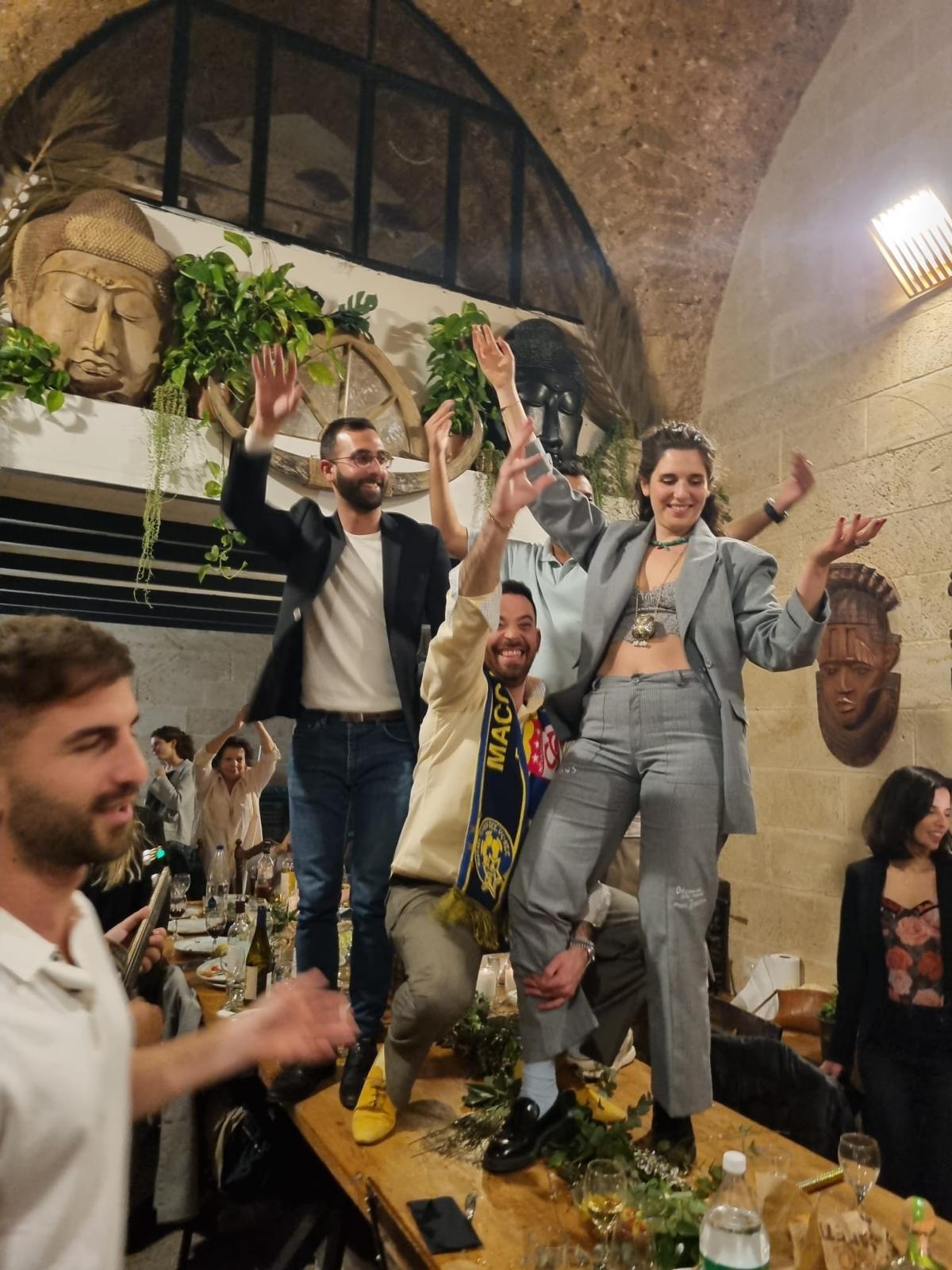 אורחים רוקדים באירוע בטמפל יפו